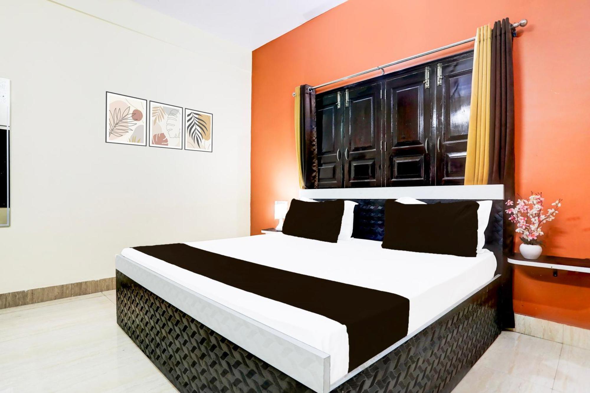 Hotel O R B Palace Varanasi Exterior foto
