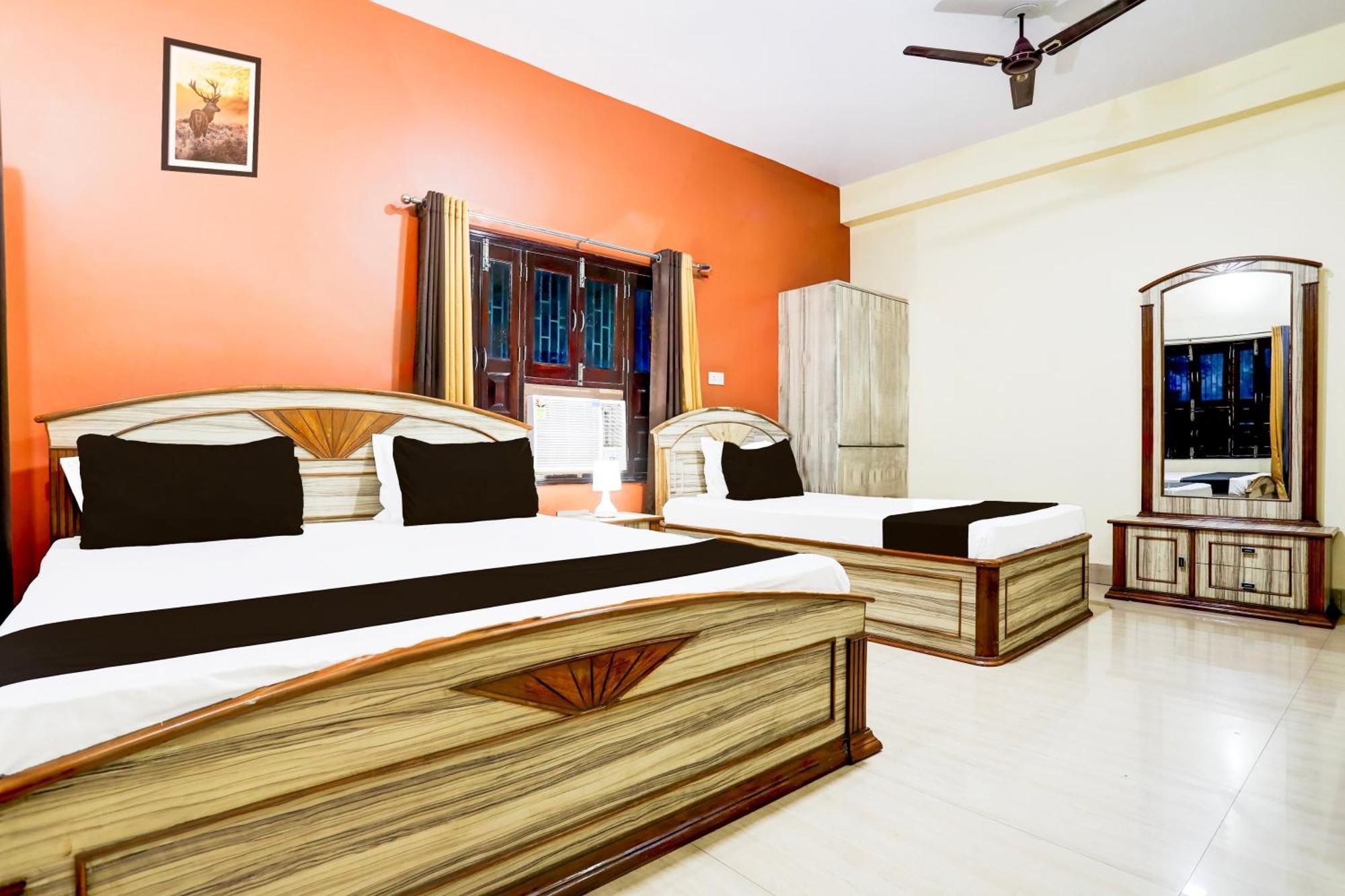 Hotel O R B Palace Varanasi Exterior foto