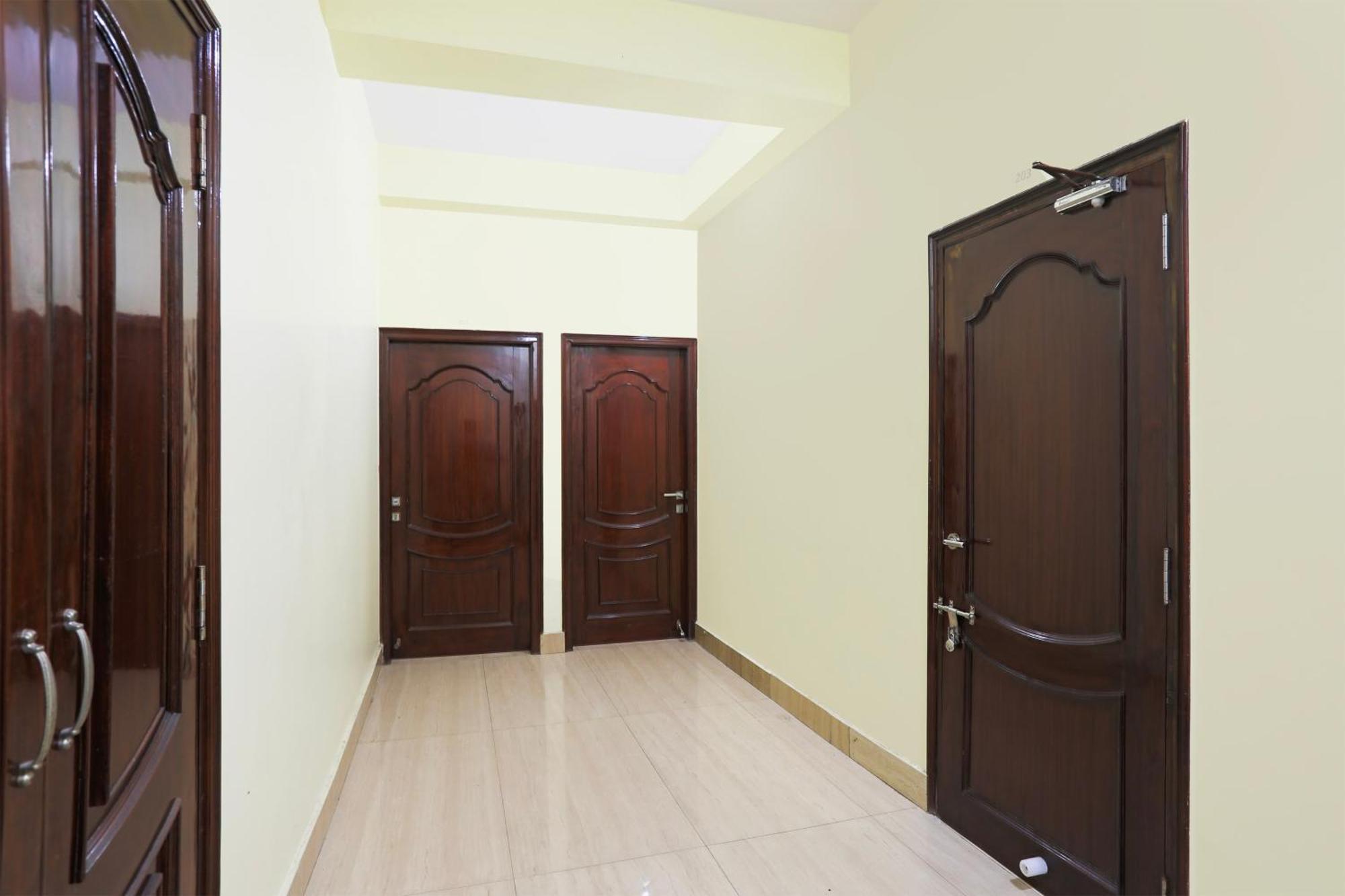 Hotel O R B Palace Varanasi Exterior foto